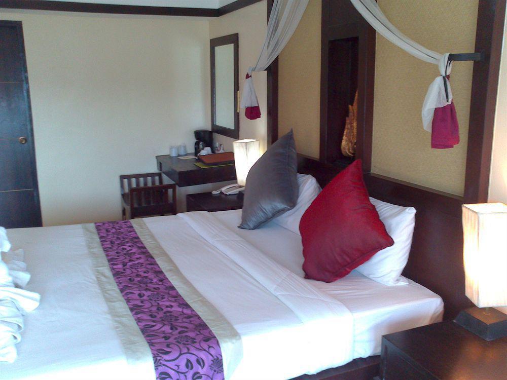 Oyo 255 The Ocean Hotel Patong Exterior foto